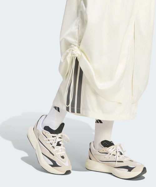 adidas(アディダス)の「ラックスフロー サテン レイヤード ルーズフィット スカート / アディダス adidas(スカート・レディース・ホワイト・X-LARGE/SMALL/MEDIUM/LARGE/XX-LARGE)」の4枚目の写真