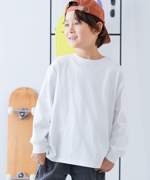 devirock(デビロック)の「綿100% お洗濯してもよれにくい ビッグシルエット 袖リブ 長袖Tシャツ(スムースタッチ)(Tシャツ/カットソー・キッズ・グリーン系/アイボリー/グレー系その他/ベージュ系その他/ホワイト/ネイビー/ダークグリーン/ブラウン系/ブラック/ベージュ系1/ブルー系1/ブルー系2/パープル系/オートミール/ブラック系その他/ピンク系2/ブルー系3/ピンク系1・80cm/160cm/90cm/150cm/110cm/120cm/130cm/140cm/100cm)」の2枚目の写真