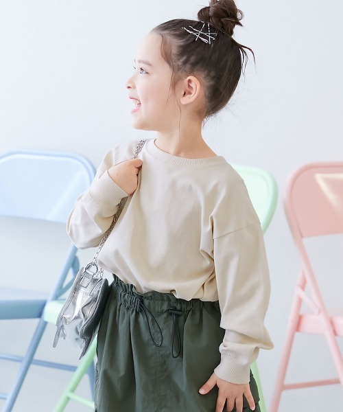 devirock(デビロック)の「綿100% お洗濯してもよれにくい ビッグシルエット 袖リブ 長袖Tシャツ(スムースタッチ)(Tシャツ/カットソー・キッズ・グリーン系/アイボリー/グレー系その他/ベージュ系その他/ホワイト/ネイビー/ダークグリーン/ブラウン系/ブラック/ベージュ系1/ブルー系1/ブルー系2/パープル系/オートミール/ブラック系その他/ピンク系2/ブルー系3/ピンク系1・80cm/160cm/90cm/150cm/110cm/120cm/130cm/140cm/100cm)」の3枚目の写真