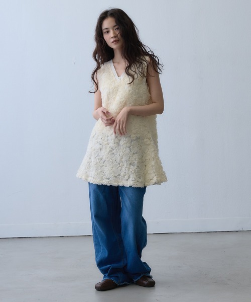 Clum（クルム）の「flower jacquard mini dress / フラワージャガードミニワンピース（チュニック・レディース・アイボリー・FREE）」の3枚目の写真