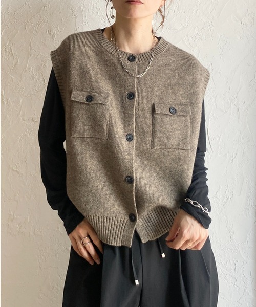 She's Closet(シーズクローゼット)の「配色バイカラー 胸ポケット 前ボタンニットベスト(ベスト・レディース・グレイッシュベージュ/杢グレー/レッド/アイボリー/ブラック・FREE)」の1枚目の写真