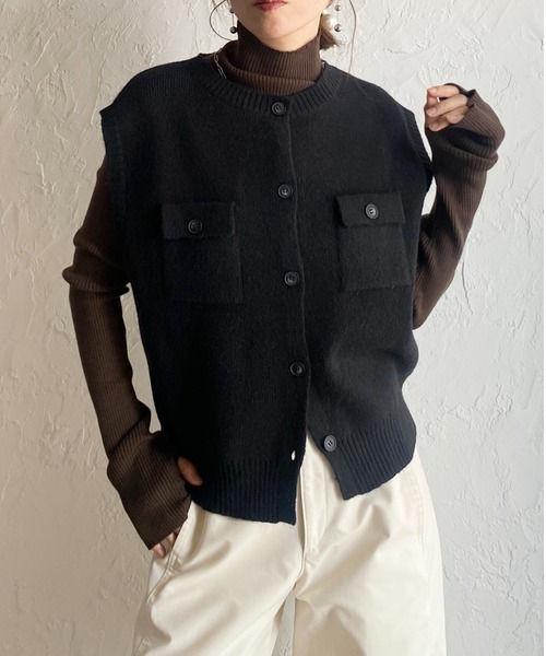 She's Closet(シーズクローゼット)の「配色バイカラー 胸ポケット 前ボタンニットベスト(ベスト・レディース・グレイッシュベージュ/杢グレー/レッド/アイボリー/ブラック・FREE)」の3枚目の写真