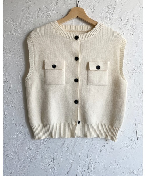 She's Closet(シーズクローゼット)の「配色バイカラー 胸ポケット 前ボタンニットベスト(ベスト・レディース・グレイッシュベージュ/杢グレー/レッド/アイボリー/ブラック・FREE)」の15枚目の写真