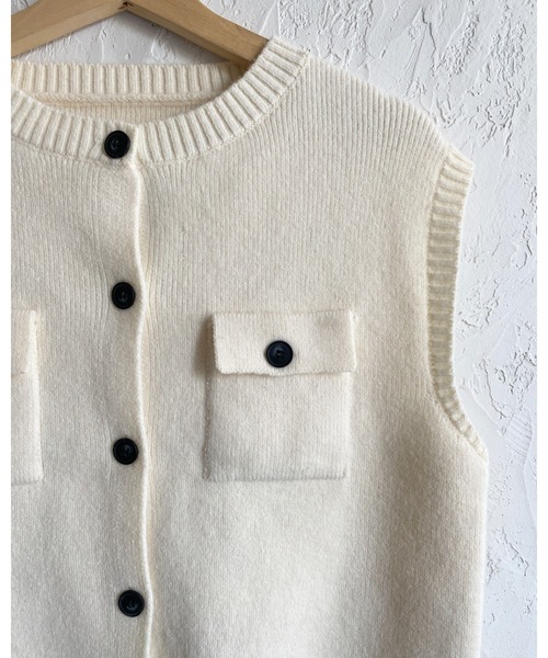 She's Closet(シーズクローゼット)の「配色バイカラー 胸ポケット 前ボタンニットベスト(ベスト・レディース・グレイッシュベージュ/杢グレー/レッド/アイボリー/ブラック・FREE)」の16枚目の写真