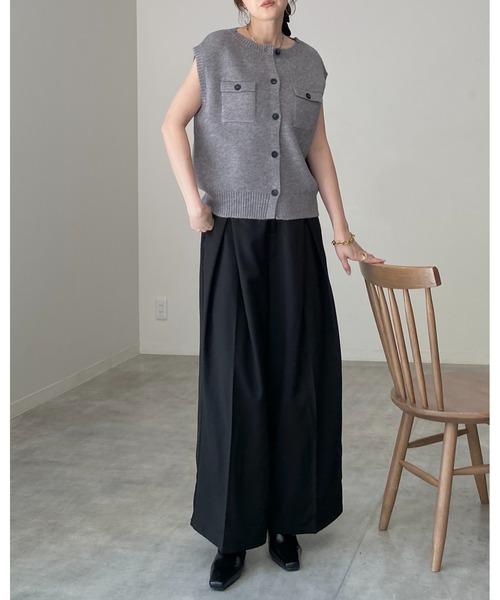 She's Closet(シーズクローゼット)の「配色バイカラー 胸ポケット 前ボタンニットベスト(ベスト・レディース・グレイッシュベージュ/杢グレー/レッド/アイボリー/ブラック・FREE)」の22枚目の写真