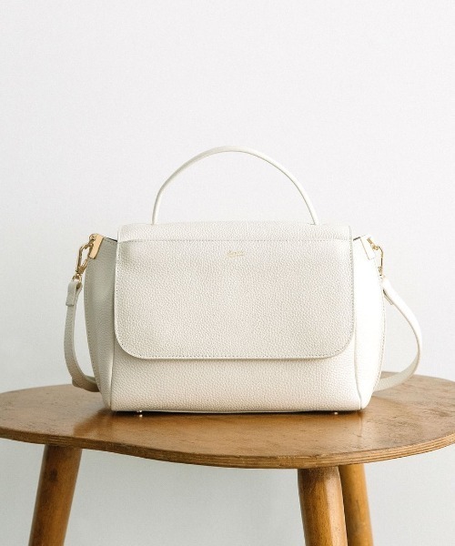 Beau're(ヴュレ)の「【BEAURE/ビュレ】カウレザー フラップ 2WAYバッグ B-26330(ハンドバッグ・レディース・アイボリー/ベージュ系/ワイン/ブラック・FREE)」の1枚目の写真