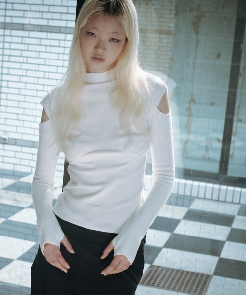 TELOPLAN(テーロプラン)の「【TELOPLAN】26SS新作 Elijah Knit Top / エライジャニットトップ(ニット/セーター・レディース・Black/White・ONE SIZE)」の4枚目の写真