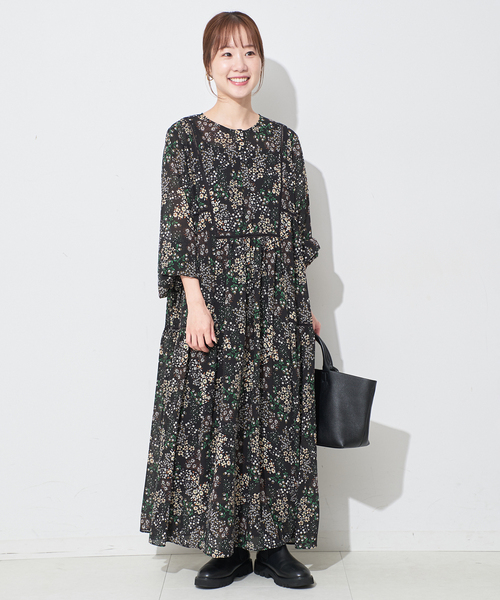 SLOBE IENA(スローブイエナ)の「《WEB限定/追加2》FLOWER PRINT ワンピース(ワンピース・レディース・ブラック・38/36)」の3枚目の写真