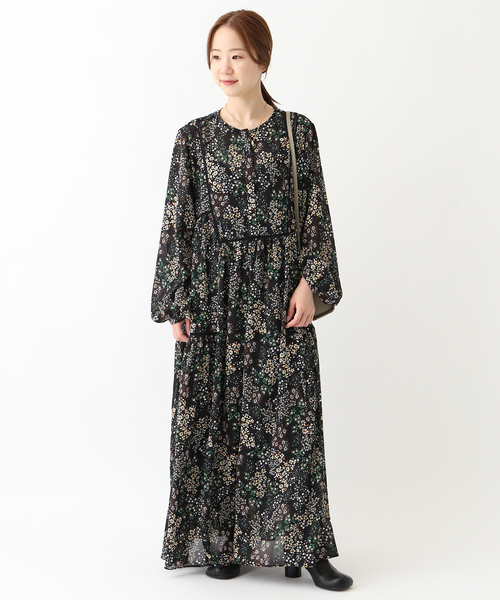 SLOBE IENA(スローブイエナ)の「《WEB限定/追加2》FLOWER PRINT ワンピース(ワンピース・レディース・ブラック・38/36)」の4枚目の写真