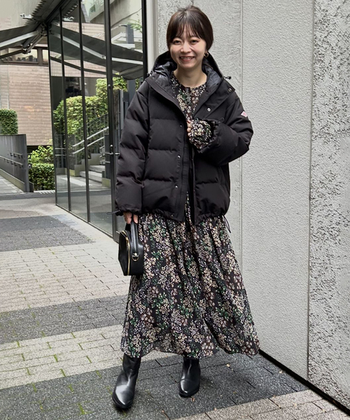 SLOBE IENA(スローブイエナ)の「《WEB限定/追加2》FLOWER PRINT ワンピース(ワンピース・レディース・ブラック・38/36)」の6枚目の写真