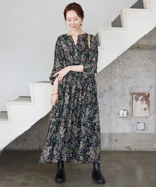 SLOBE IENA(スローブイエナ)の「《WEB限定/追加2》FLOWER PRINT ワンピース(ワンピース・レディース・ブラック・38/36)」の7枚目の写真
