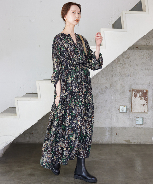 SLOBE IENA(スローブイエナ)の「《WEB限定/追加2》FLOWER PRINT ワンピース(ワンピース・レディース・ブラック・38/36)」の9枚目の写真