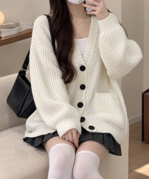 GRESHEL(グレッシェル)の「ローゲージ Vネックオーバーサイズニットカーディガン(カーディガン/ボレロ・レディース・ブラック/ダークブラウン/グリーン/ライトグレー/オフホワイト・FREE)」の9枚目の写真
