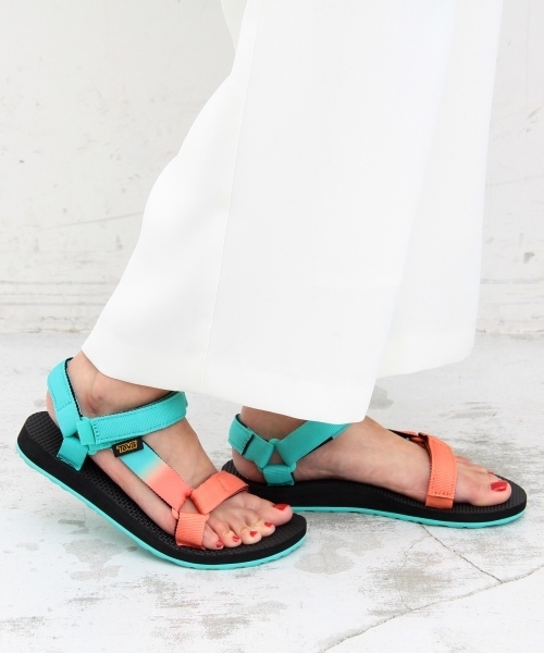 Teva（テバ）の「【国内exclusive】＜TEVA＞∵ORIGINAL UNIVERSAL TYEDYE サンダル（サンダル・レディース・ライトブルー/ピンク・5/6/8/7）」の2枚目の写真