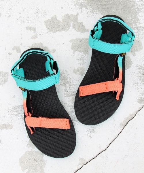 Teva（テバ）の「【国内exclusive】＜TEVA＞∵ORIGINAL UNIVERSAL TYEDYE サンダル（サンダル・レディース・ライトブルー/ピンク・5/6/8/7）」の4枚目の写真