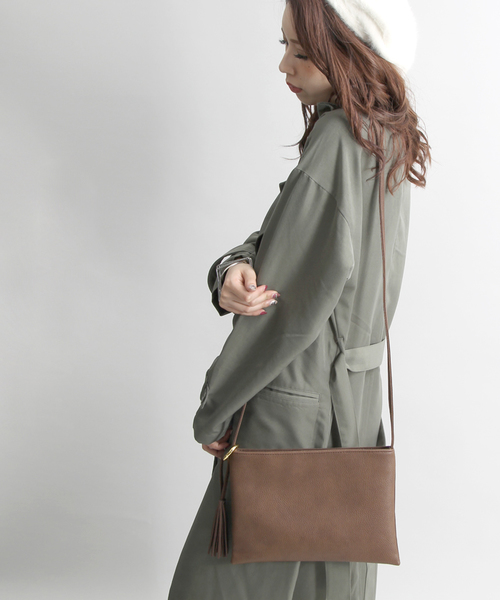 WEGO(ウィゴー)の「WEGO/リングタッセルショルダーバッグ(ショルダーバッグ・レディース・グレー/ワイン/ブラック/ブラウン/マスタード・FREE)」の4枚目の写真