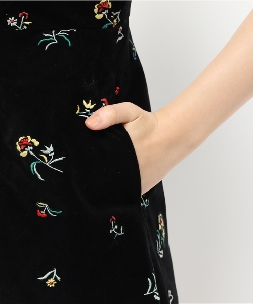 SLY（スライ）の「VELVET FLOWER STAND OP（ワンピース・レディース・イエロー系その他/ブラック/ダークグリーン・1/2）」の10枚目の写真