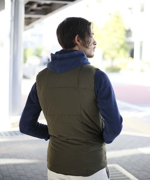 Denime（ドゥニーム）の「中綿ベスト（ダウンベスト・メンズ・カーキ/ブラック/ネイビー・LARGE/MEDIUM）」の5枚目の写真
