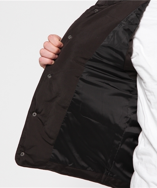 Denime（ドゥニーム）の「中綿ベスト（ダウンベスト・メンズ・カーキ/ブラック/ネイビー・LARGE/MEDIUM）」の12枚目の写真