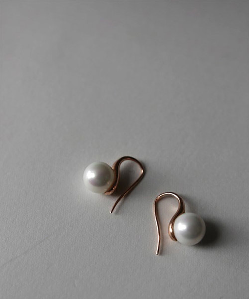 antiqua(アンティカ)の「貝パールピアス(ピアス(両耳用)・レディース・ピンク・FREE)」の4枚目の写真