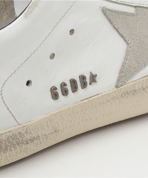 GOLDEN GOOSE（ゴールデングース）の「GOLDEN GOOSE DELUXE レザースニーカー GCOMS590（スニーカー・メンズ・ホワイト・41/42/43/40）」の2枚目の写真