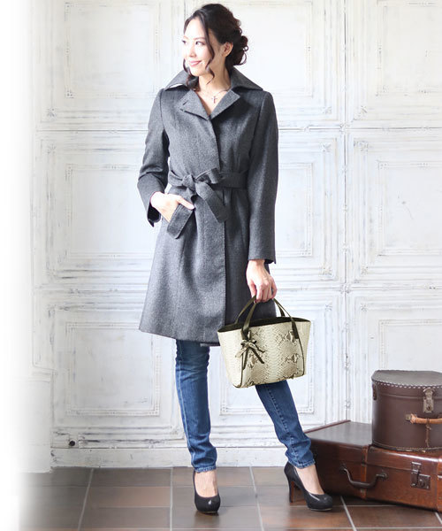 sankyo shokai(サンキョウショウカイ)の「ダイヤモンドパイソンレザー ハンドバッグ(ハンドバッグ・レディース・パープル/ピンク/ブルー/ナチュラル/グレー・FREE)」の1枚目の写真