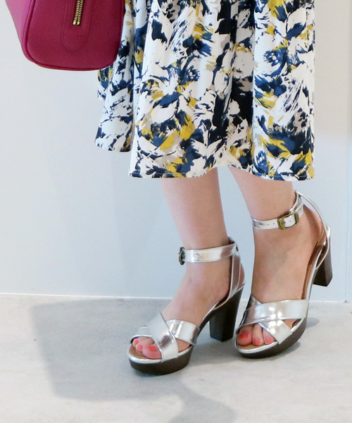 N.（N. Natural Beauty Basic）（エヌエヌナチュラルビューティーベーシック）の「アッパークロスサンダル（サンダル・レディース・ブラック/ブラウン/シルバー・MEDIUM/LARGE/SMALL）」の3枚目の写真