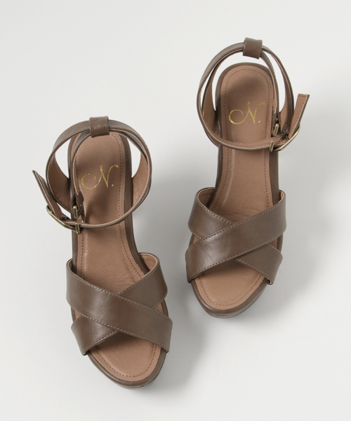 N.（N. Natural Beauty Basic）（エヌエヌナチュラルビューティーベーシック）の「アッパークロスサンダル（サンダル・レディース・ブラック/ブラウン/シルバー・MEDIUM/LARGE/SMALL）」の7枚目の写真