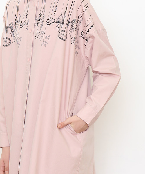 Design Tshirts Store graniph（デザイン　ティーシャツ　ストア　グラニフ）の「ドロップショルダーシャツワンピース/ハンギング プランターズ（シャツワンピース・レディース・ピンク系その他6・FREE）」の4枚目の写真