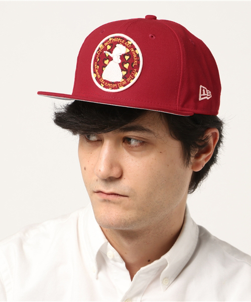 New Era ニューエラ の ニューエラ ディズニー コラボ キャップ スナップバック 9fifty オリジナルフィット アリス イン ワンダーランド Circle Alice レッド New Era Disney キャップ Wear