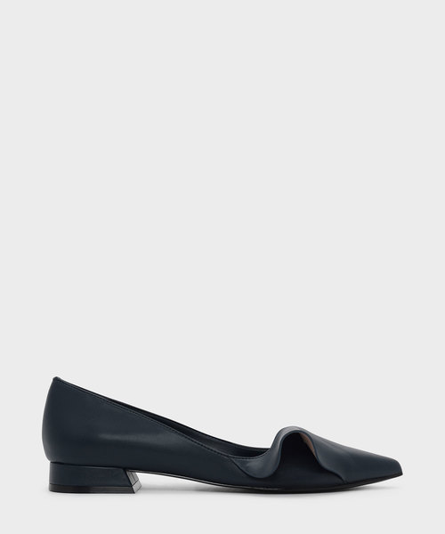CHARLES & KEITH（チャールズ & キース）の「ラッフルディテールポインテッドフラット / RUFFLE DETAIL POINTED FLATS（バレエシューズ・レディース・ダークブルー/ブラック/レッド・22.5cm/23cm/23.5cm/24.5cm/25cm/25.5cm）」の2枚目の写真