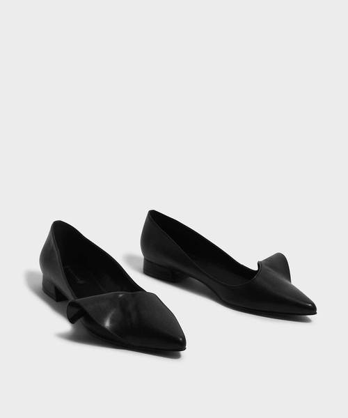 CHARLES & KEITH（チャールズ & キース）の「ラッフルディテールポインテッドフラット / RUFFLE DETAIL POINTED FLATS（バレエシューズ・レディース・ダークブルー/ブラック/レッド・22.5cm/23cm/23.5cm/24.5cm/25cm/25.5cm）」の5枚目の写真