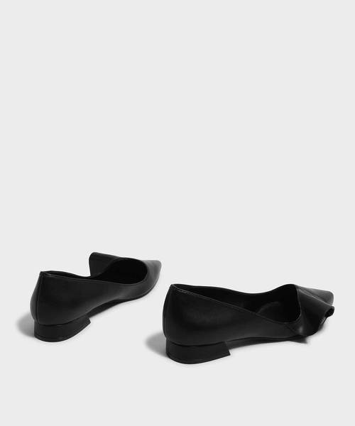 CHARLES & KEITH（チャールズ & キース）の「ラッフルディテールポインテッドフラット / RUFFLE DETAIL POINTED FLATS（バレエシューズ・レディース・ダークブルー/ブラック/レッド・22.5cm/23cm/23.5cm/24.5cm/25cm/25.5cm）」の6枚目の写真