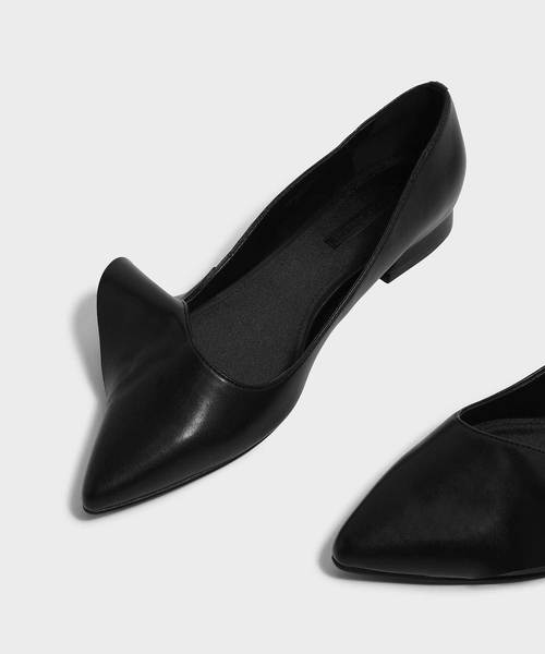 CHARLES & KEITH（チャールズ & キース）の「ラッフルディテールポインテッドフラット / RUFFLE DETAIL POINTED FLATS（バレエシューズ・レディース・ダークブルー/ブラック/レッド・22.5cm/23cm/23.5cm/24.5cm/25cm/25.5cm）」の7枚目の写真