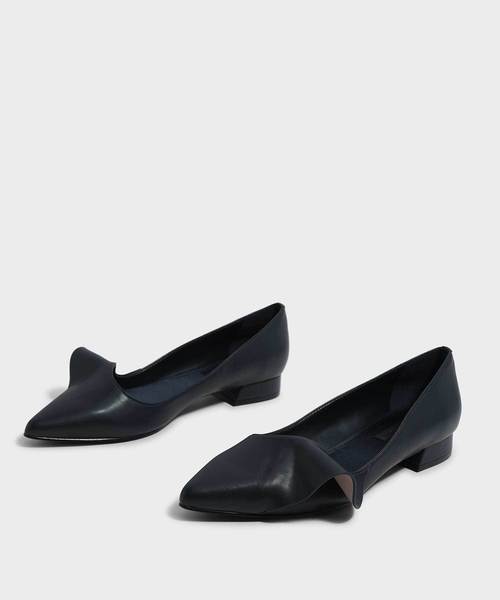 CHARLES & KEITH（チャールズ & キース）の「ラッフルディテールポインテッドフラット / RUFFLE DETAIL POINTED FLATS（バレエシューズ・レディース・ダークブルー/ブラック/レッド・22.5cm/23cm/23.5cm/24.5cm/25cm/25.5cm）」の11枚目の写真