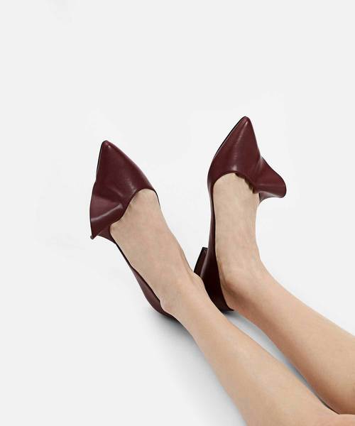 CHARLES & KEITH（チャールズ & キース）の「ラッフルディテールポインテッドフラット / RUFFLE DETAIL POINTED FLATS（バレエシューズ・レディース・ダークブルー/ブラック/レッド・22.5cm/23cm/23.5cm/24.5cm/25cm/25.5cm）」の16枚目の写真