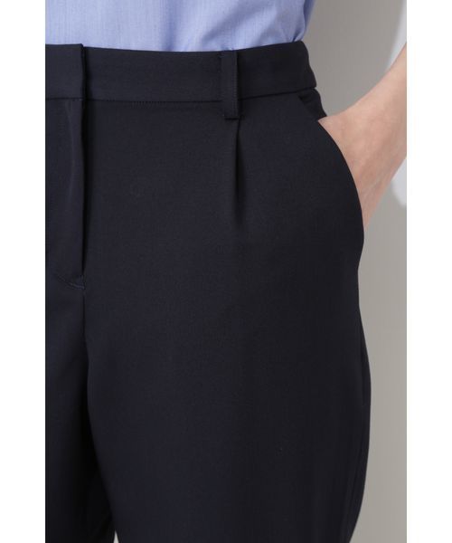 NATURAL BEAUTY BASIC（ナチュラルビューティーベーシック）の「タックペグパンツ（その他パンツ・レディース・ブラウン/ネイビー・X-SMALL/SMALL/MEDIUM）」の6枚目の写真