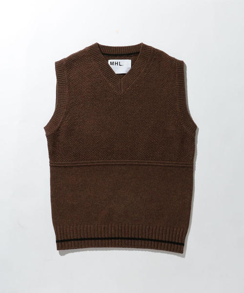 MHL.（エムエイチエル）の「＜MHL.＞ LAMBS VEST/ベスト（ベスト・メンズ・ワインレッド/オリーブ・LARGE/MEDIUM）」の2枚目の写真