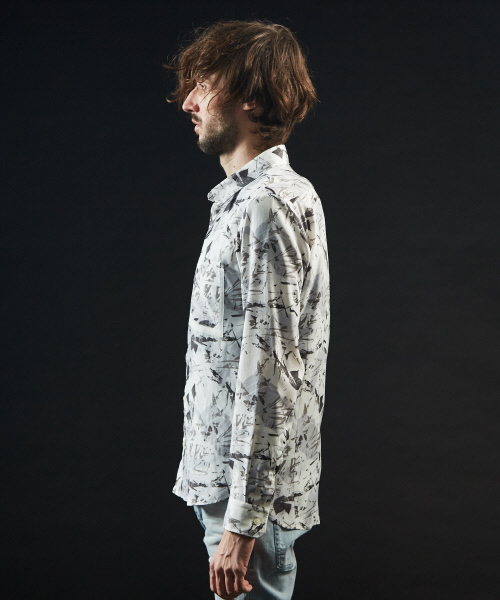 5351 POUR LES HOMMES(ゴーサンゴーイチプールオム)の「【モノクロフローラル】プリントシャツ(シャツ/ブラウス・メンズ・ホワイト/ブラック・44/46/48)」の22枚目の写真