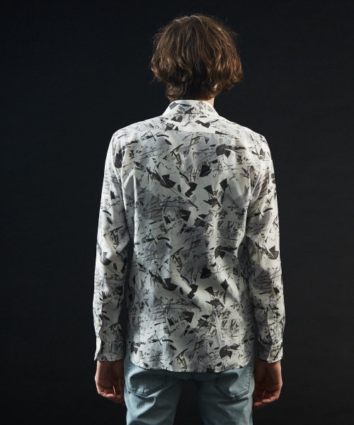 5351 POUR LES HOMMES(ゴーサンゴーイチプールオム)の「【モノクロフローラル】プリントシャツ(シャツ/ブラウス・メンズ・ホワイト/ブラック・44/46/48)」の21枚目の写真