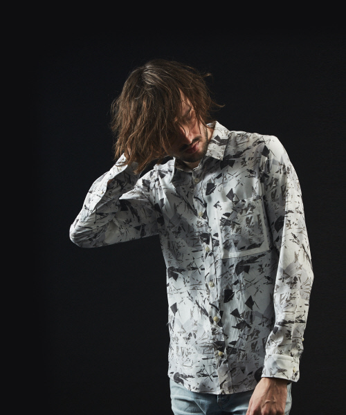 5351 POUR LES HOMMES(ゴーサンゴーイチプールオム)の「【モノクロフローラル】プリントシャツ(シャツ/ブラウス・メンズ・ホワイト/ブラック・44/46/48)」の14枚目の写真