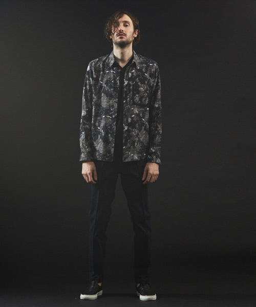 5351 POUR LES HOMMES(ゴーサンゴーイチプールオム)の「【モノクロフローラル】プリントシャツ(シャツ/ブラウス・メンズ・ホワイト/ブラック・44/46/48)」の10枚目の写真