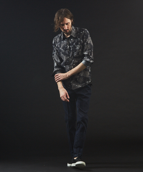 5351 POUR LES HOMMES(ゴーサンゴーイチプールオム)の「【モノクロフローラル】プリントシャツ(シャツ/ブラウス・メンズ・ホワイト/ブラック・44/46/48)」の9枚目の写真