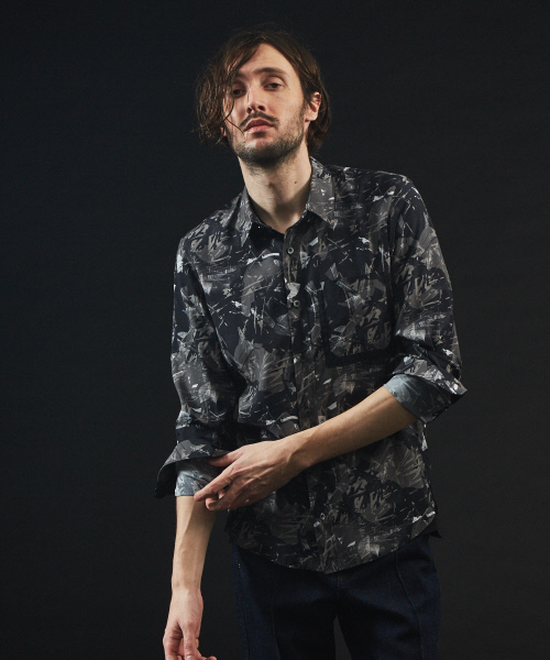 5351 POUR LES HOMMES(ゴーサンゴーイチプールオム)の「【モノクロフローラル】プリントシャツ(シャツ/ブラウス・メンズ・ホワイト/ブラック・44/46/48)」の6枚目の写真
