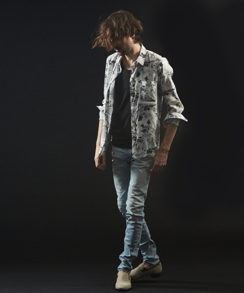 5351 POUR LES HOMMES(ゴーサンゴーイチプールオム)の「【モノクロフローラル】プリントシャツ(シャツ/ブラウス・メンズ・ホワイト/ブラック・44/46/48)」の3枚目の写真