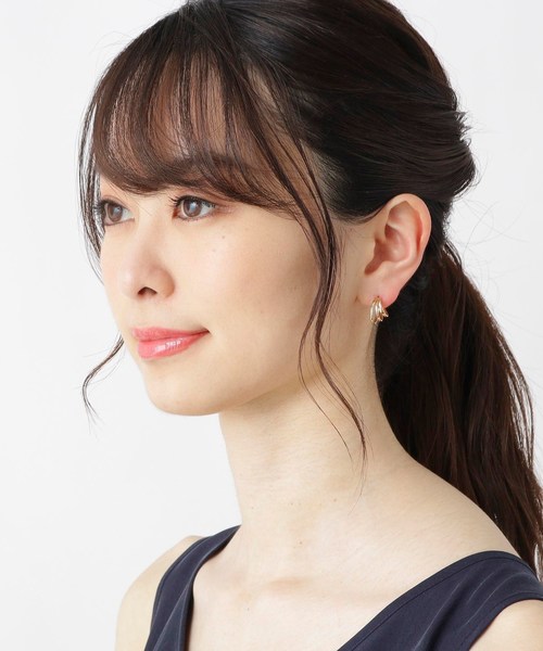COCOSHNIK(ココシュニック)の「K10角線3連 フープピアス(ピアス(両耳用)・レディース・ホワイト系その他7・00)」の6枚目の写真