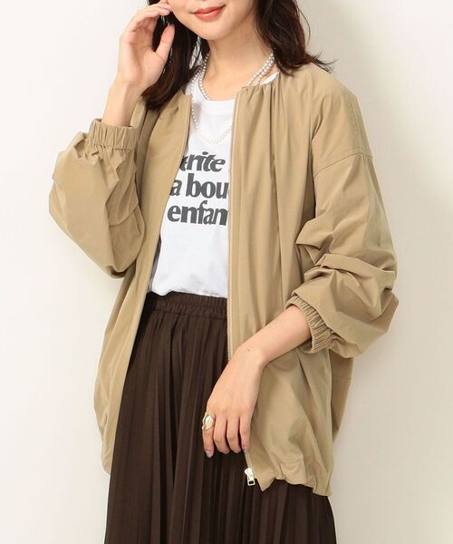 SHIPS any(シップス エニィ)の「SHIPS any:フラットライトブルゾン(ノーカラージャケット・レディース・ベージュ/ブラック・ONE SIZE)」の1枚目の写真