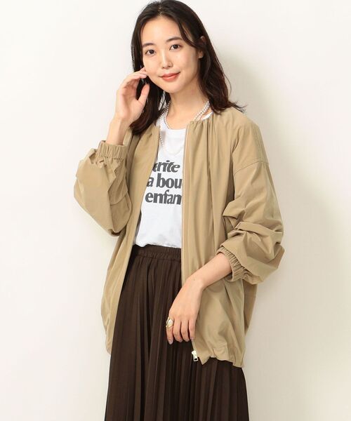 SHIPS any(シップス エニィ)の「SHIPS any:フラットライトブルゾン(ノーカラージャケット・レディース・ベージュ/ブラック・ONE SIZE)」の5枚目の写真
