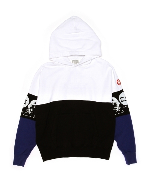 BEAMS T（ビームスティー）の「C.E / ARMBAND フード パーカ（パーカー・メンズ・ホワイト・LARGE/SMALL/MEDIUM）」の12枚目の写真