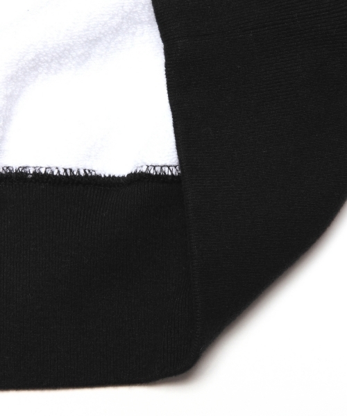 BEAMS T（ビームスティー）の「C.E / ARMBAND フード パーカ（パーカー・メンズ・ホワイト・LARGE/SMALL/MEDIUM）」の10枚目の写真